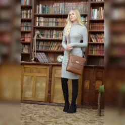 Unisex Michigan Leather Body Bag Cognac : M-69 8 Unisex Michigan Leather Body Bag Cognac : M-69 -Luxe Style Central unisex michigan leather body bag cognac m 69 p4008 22660 image