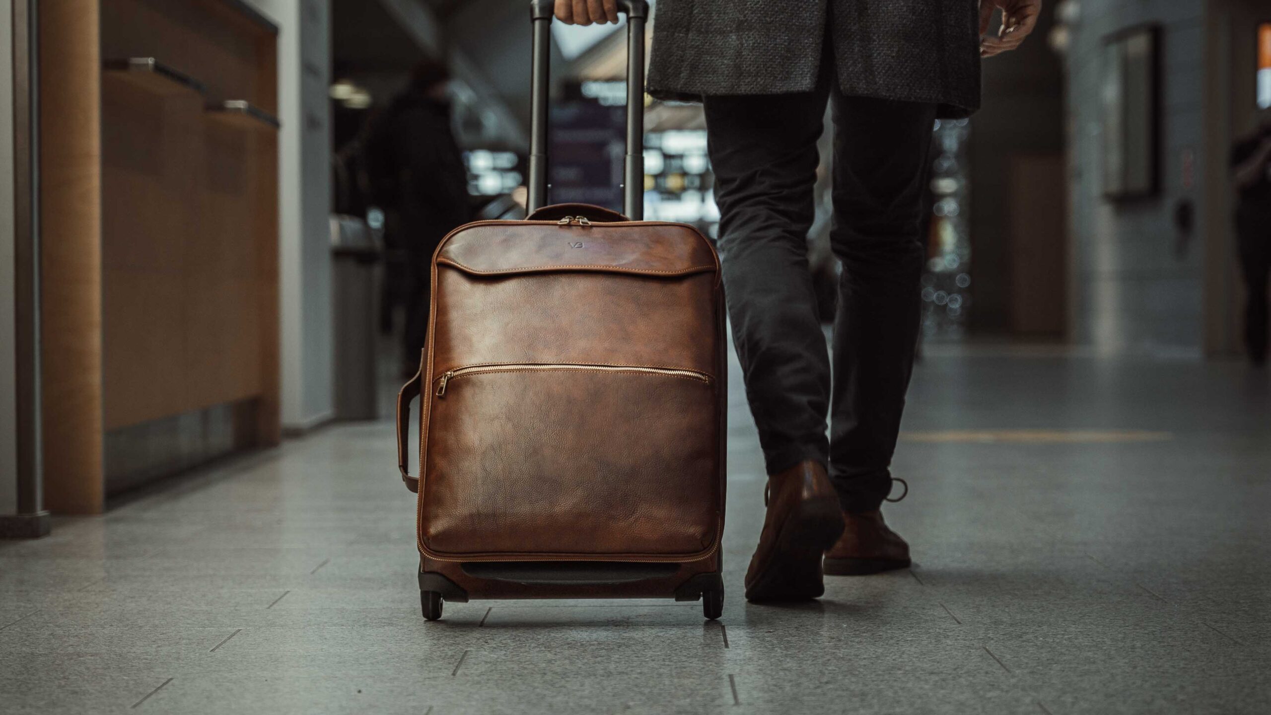 Front Page -Luxe Style Central VOYAGER Leather Carry on Bag with Wheels travel 1 scaled